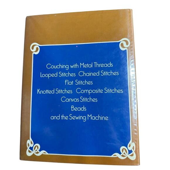 Couching: Decorative Laid Thread Embroidery by Gloria Ramsey from 1976 - Picture 2 of 11